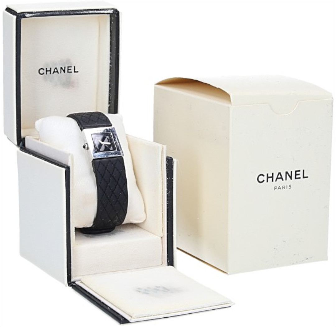 CHANEL ARMBAND-UHR 'MATELASSÉ' AUS EDEL-STAHL UND LEDER IN SCHWARZ